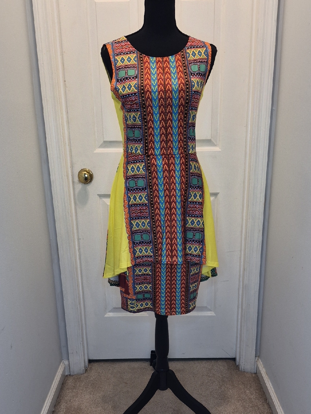 D29- Bright Yellow Geometric Print Sleeveless Dress - sz L